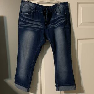Juniors capri jeans good condition
